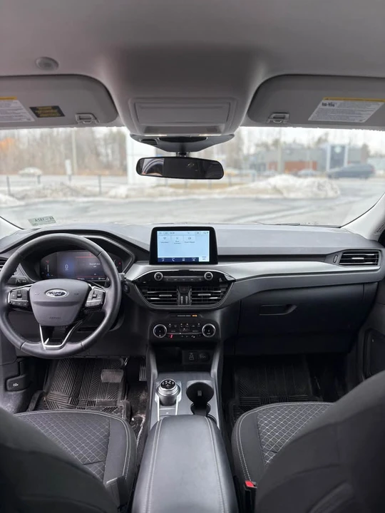 2025 Ford Escape - Image 10 of 19