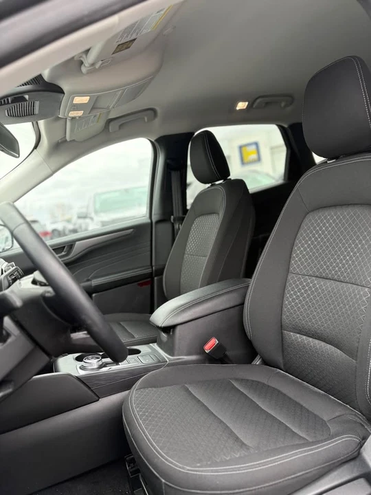 2025 Ford Escape - Image 8 of 19