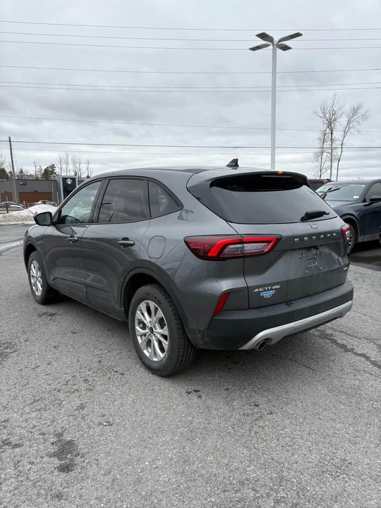 2025 Ford Escape - Image 3 of 19