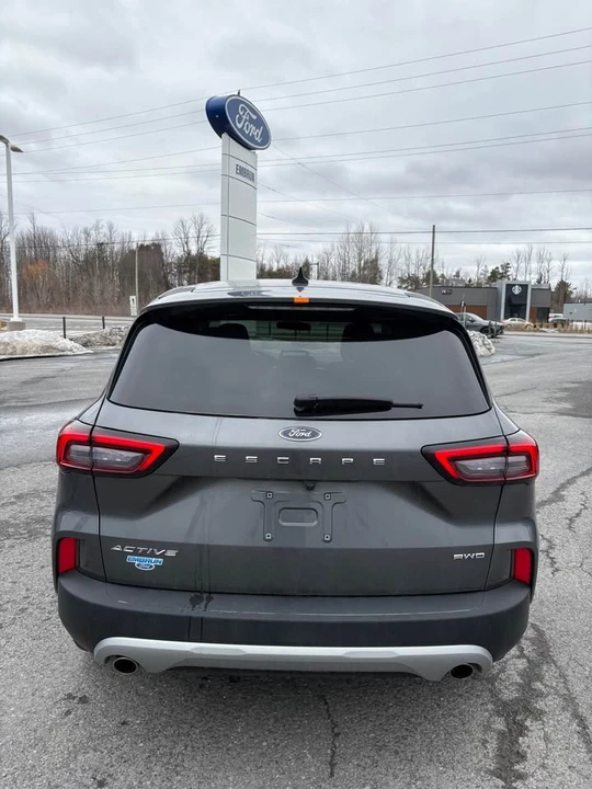 2025 Ford Escape - Image 4 of 19