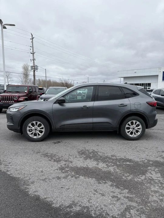 2025 Ford Escape - Image 2 of 19