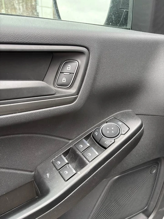 2025 Ford Escape - Image 11 of 19