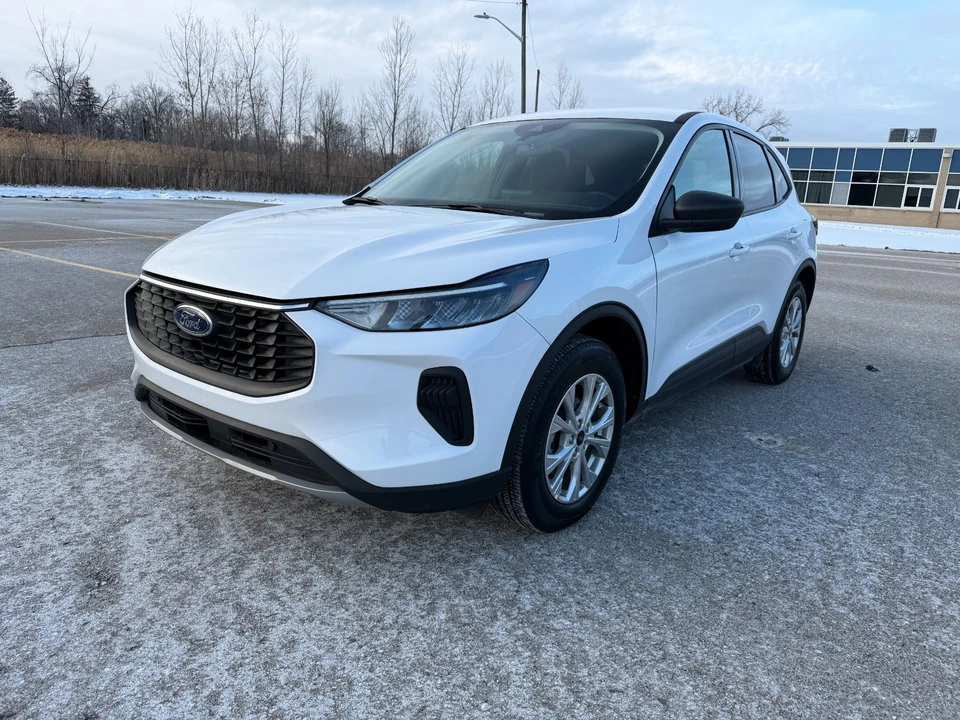 2025 Ford Escape - Image 3 of 21