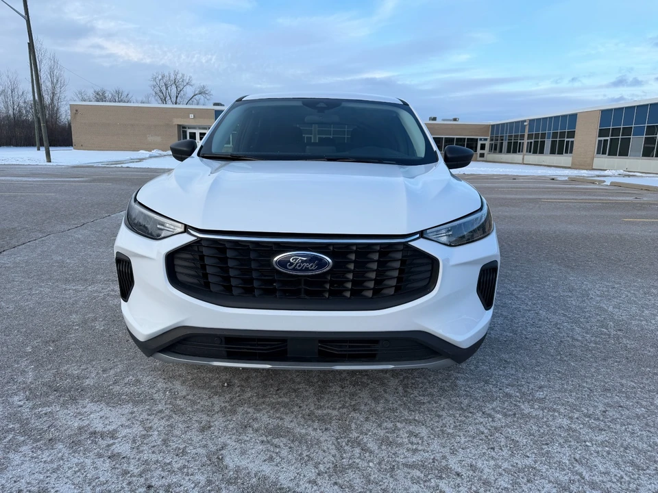 2025 Ford Escape - Image 2 of 21