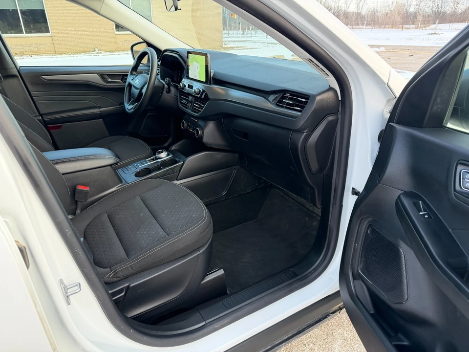2025 Ford Escape - Image 14 of 21