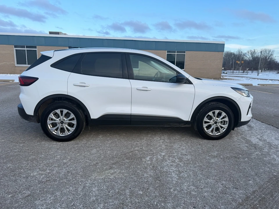 2025 Ford Escape - Image 8 of 21