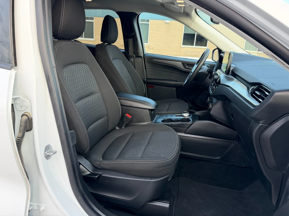 2025 Ford Escape - Image 15 of 21