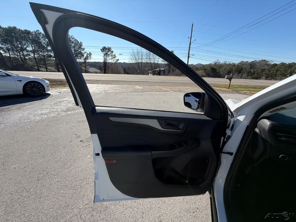 2025 Ford Escape - Image 9 of 12