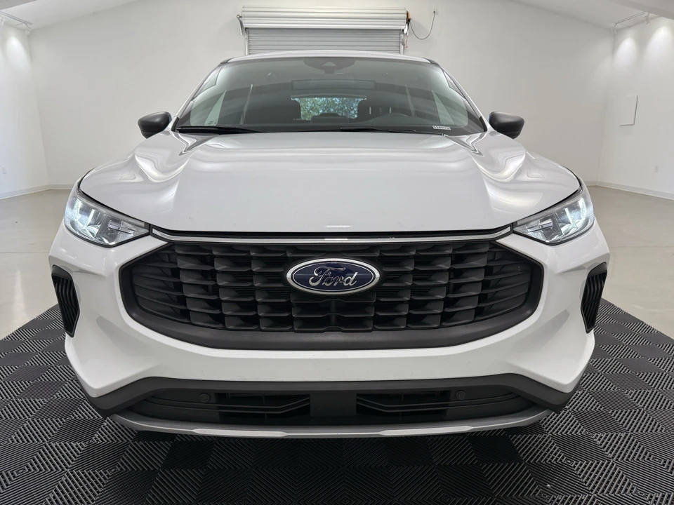 2025 Ford Escape - Image 2 of 12
