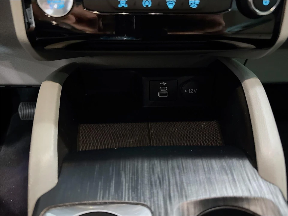 2025 Ford Escape - Image 15 of 21