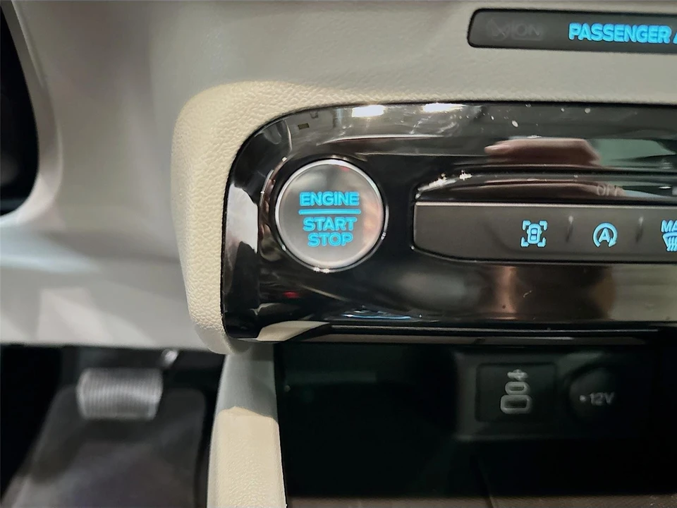 2025 Ford Escape - Image 12 of 21