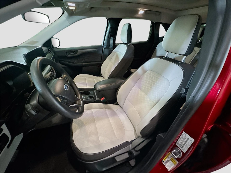 2025 Ford Escape - Image 2 of 21