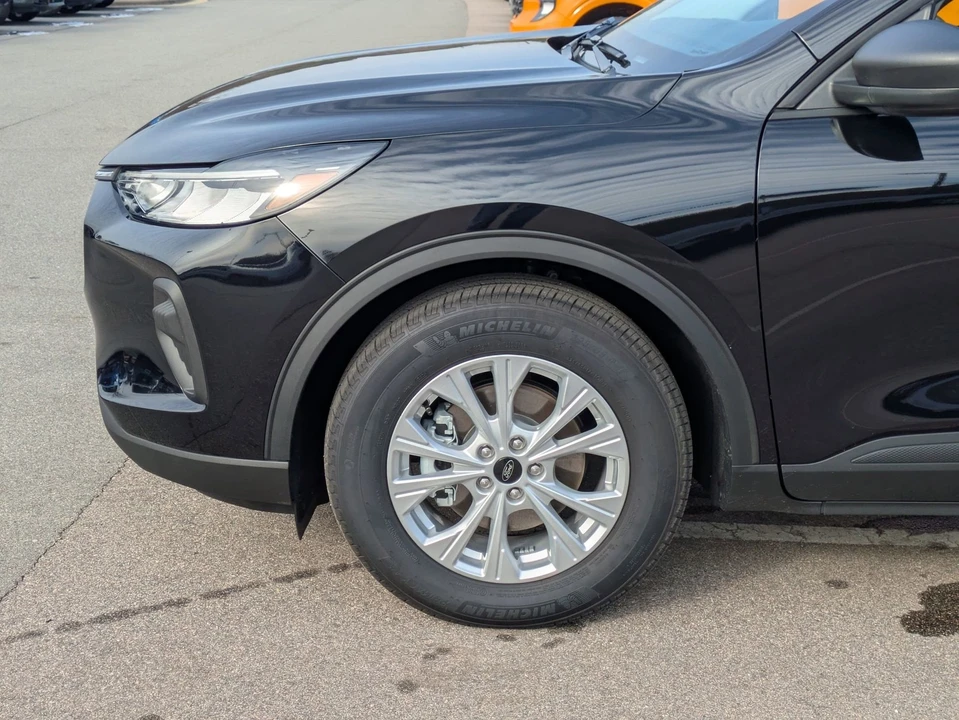 2025 Ford Escape - Image 11 of 21