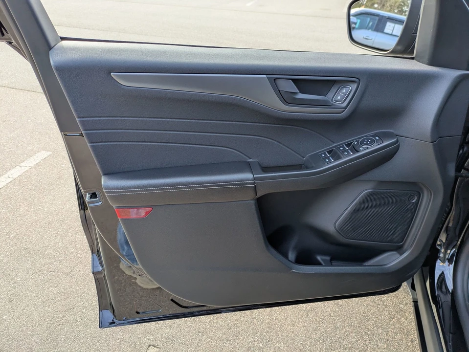 2025 Ford Escape - Image 15 of 21