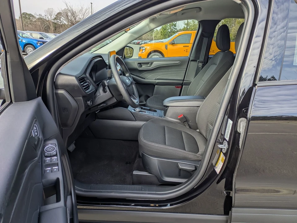 2025 Ford Escape - Image 12 of 21