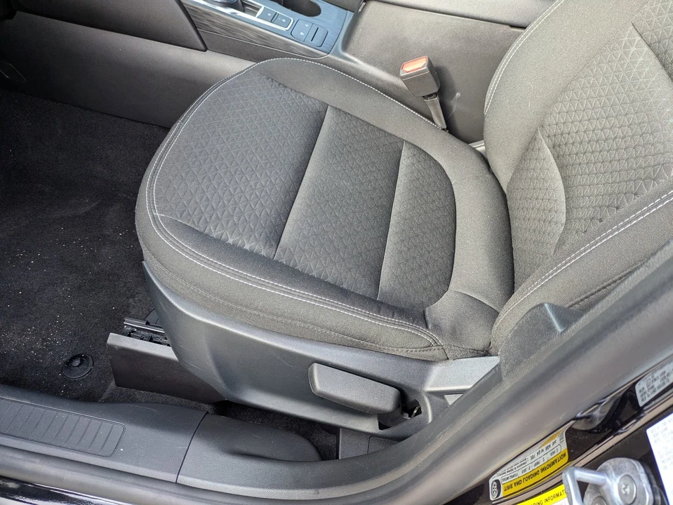 2025 Ford Escape - Image 13 of 21