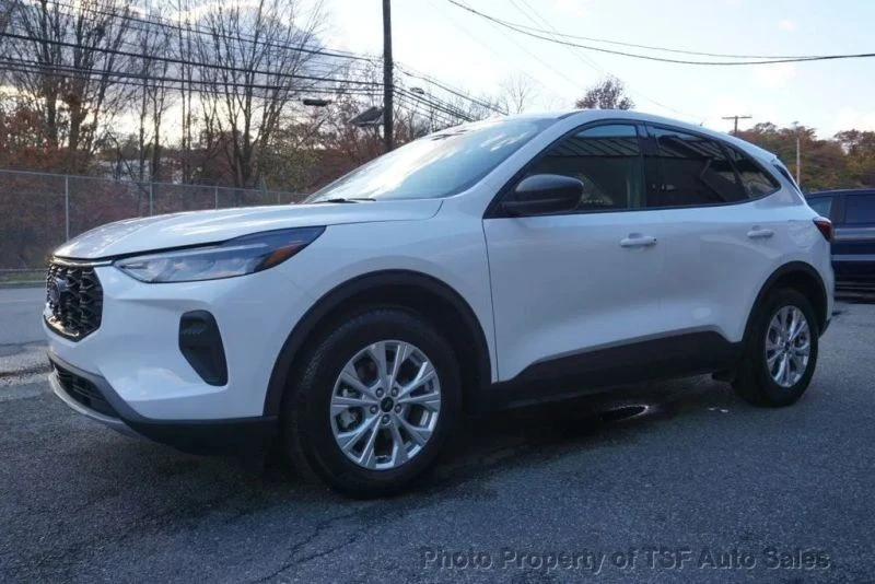 2025 Ford Escape - Image 3 of 12