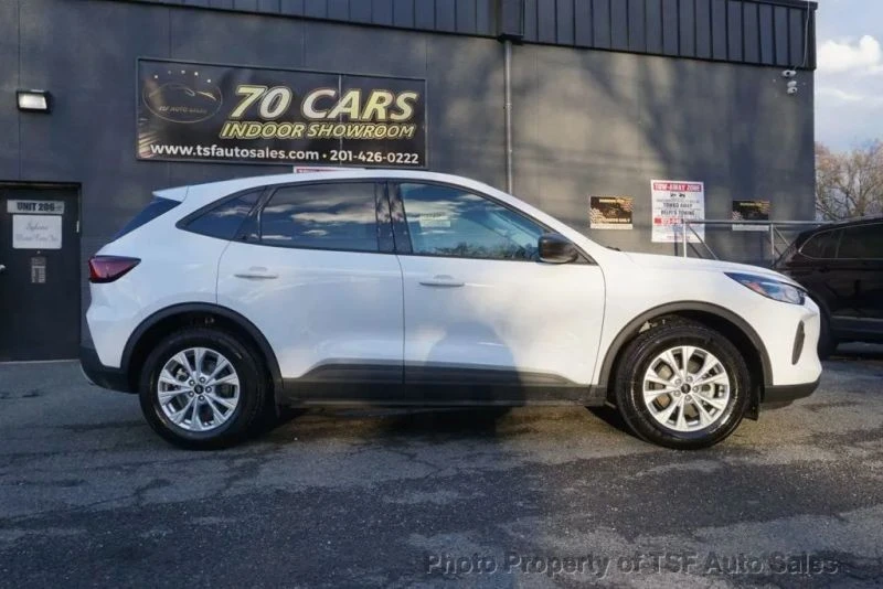 2025 Ford Escape - Image 8 of 12