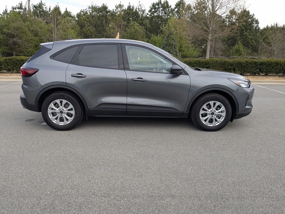 2025 Ford Escape - Image 3 of 21
