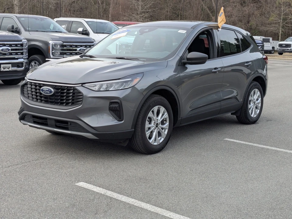 2025 Ford Escape - Image 8 of 21