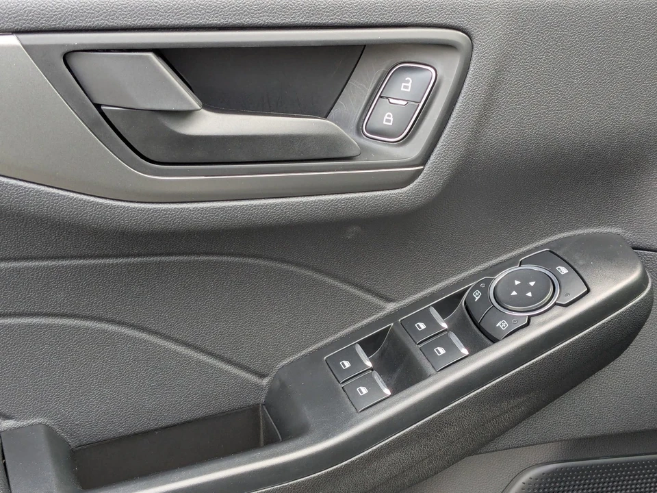 2025 Ford Escape - Image 13 of 21