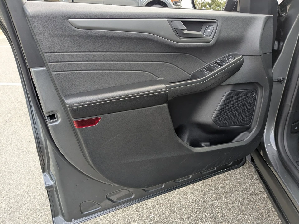 2025 Ford Escape - Image 12 of 21