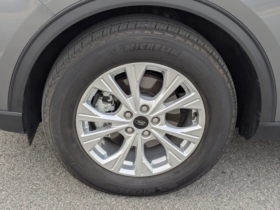 2025 Ford Escape - Image 10 of 21