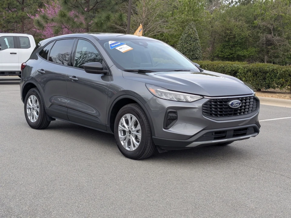 2025 Ford Escape - Image 2 of 21