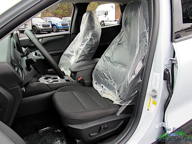 2025 Ford Escape - Image 11 of 21