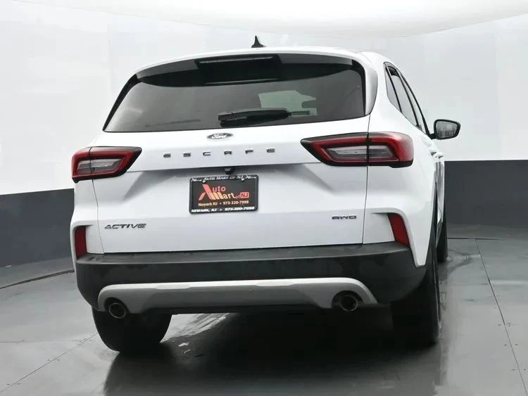 2025 Ford Escape - Image 8 of 12