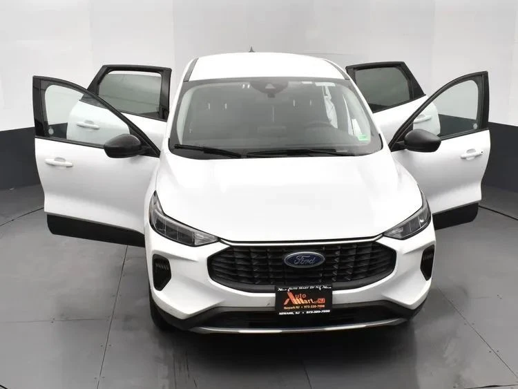 2025 Ford Escape - Image 10 of 12