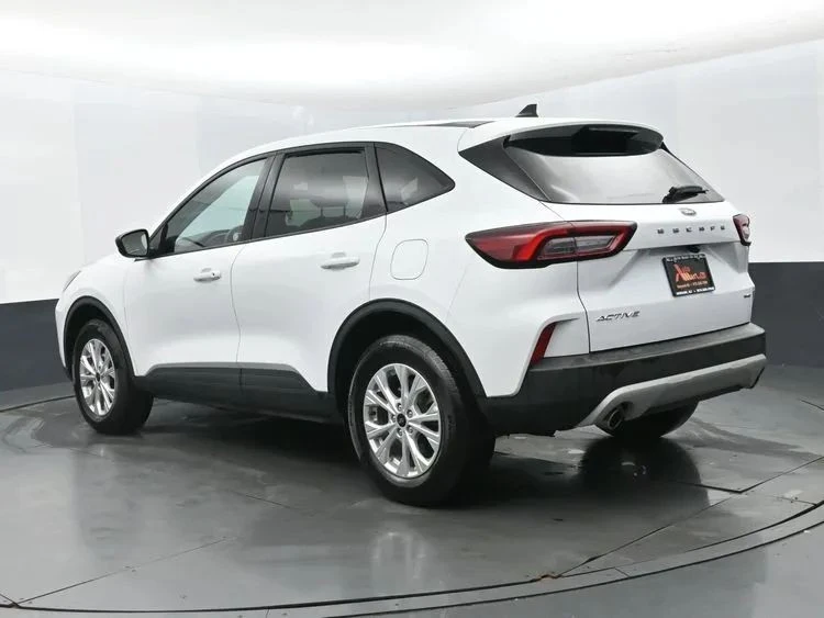 2025 Ford Escape - Image 9 of 12