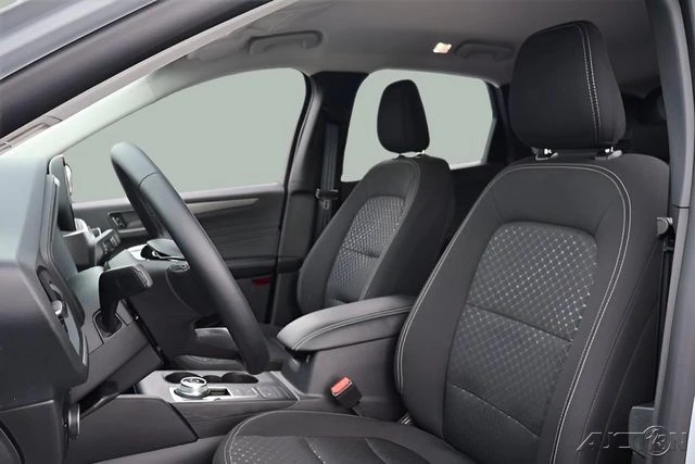 2025 Ford Escape - Image 14 of 21