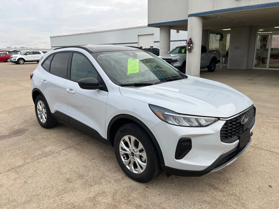 2025 Ford Escape - Image 2 of 21