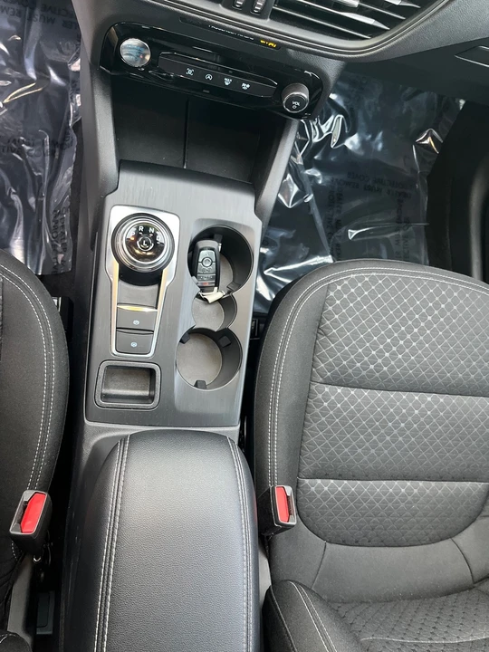 2025 Ford Escape - Image 17 of 21