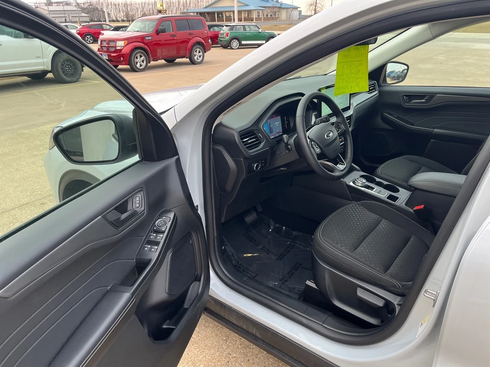 2025 Ford Escape - Image 9 of 21