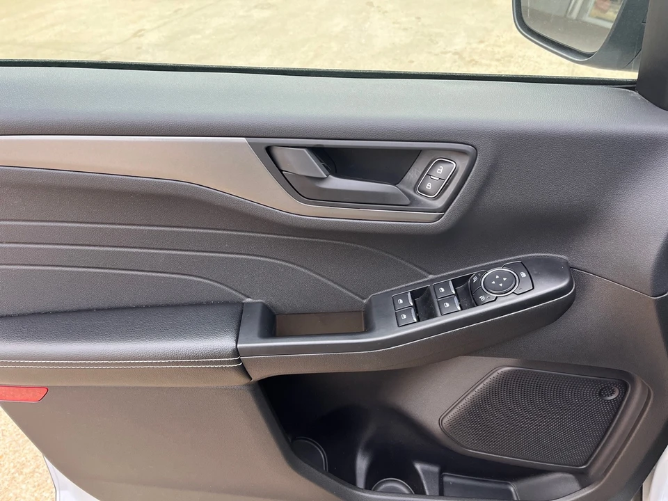2025 Ford Escape - Image 10 of 21