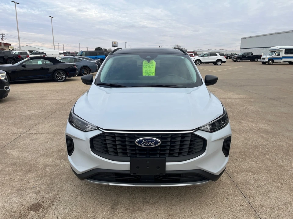 2025 Ford Escape - Image 3 of 21