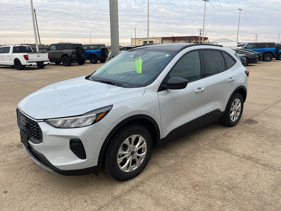 2025 Ford Escape - Image 4 of 21