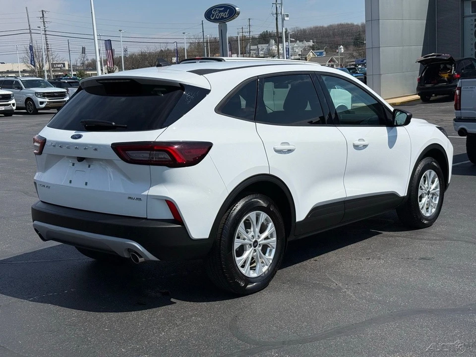2025 Ford Escape - Image 3 of 12