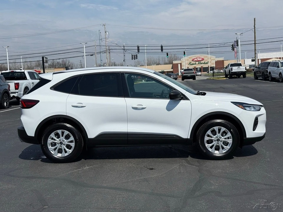 2025 Ford Escape - Image 2 of 12