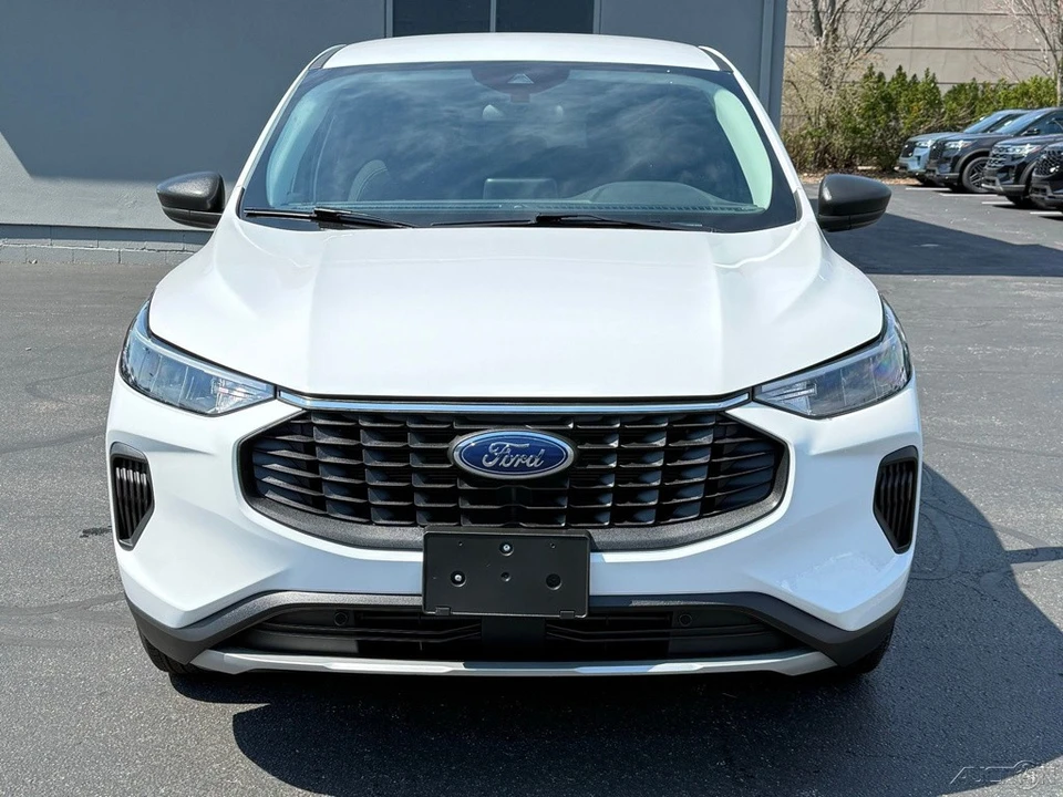 2025 Ford Escape - Image 8 of 12