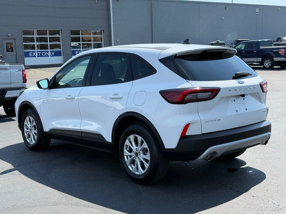 2025 Ford Escape - Image 5 of 12