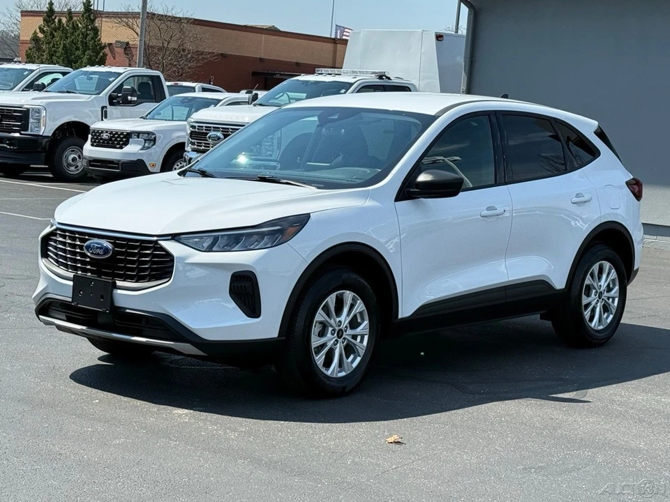 2025 Ford Escape - Image 7 of 12