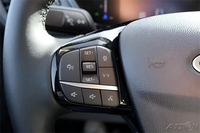 2025 Ford Escape - Image 15 of 21
