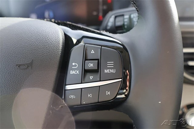 2025 Ford Escape - Image 16 of 21