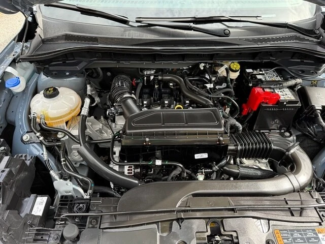 2025 Ford Escape - Image 9 of 21