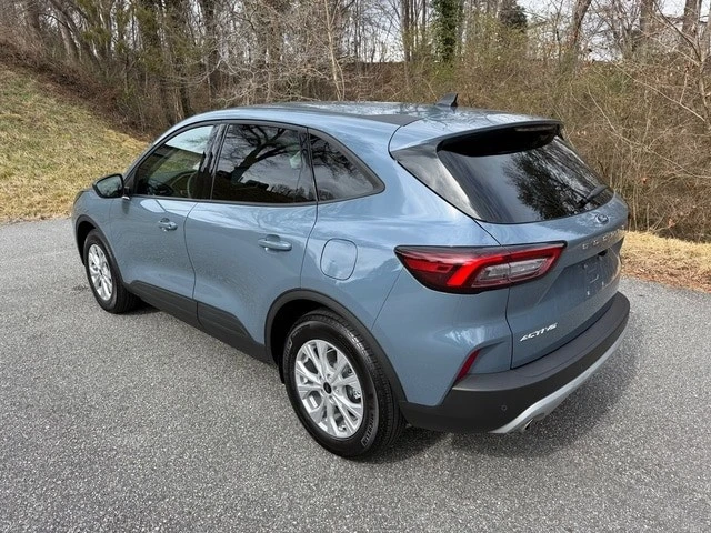 2025 Ford Escape - Image 8 of 21