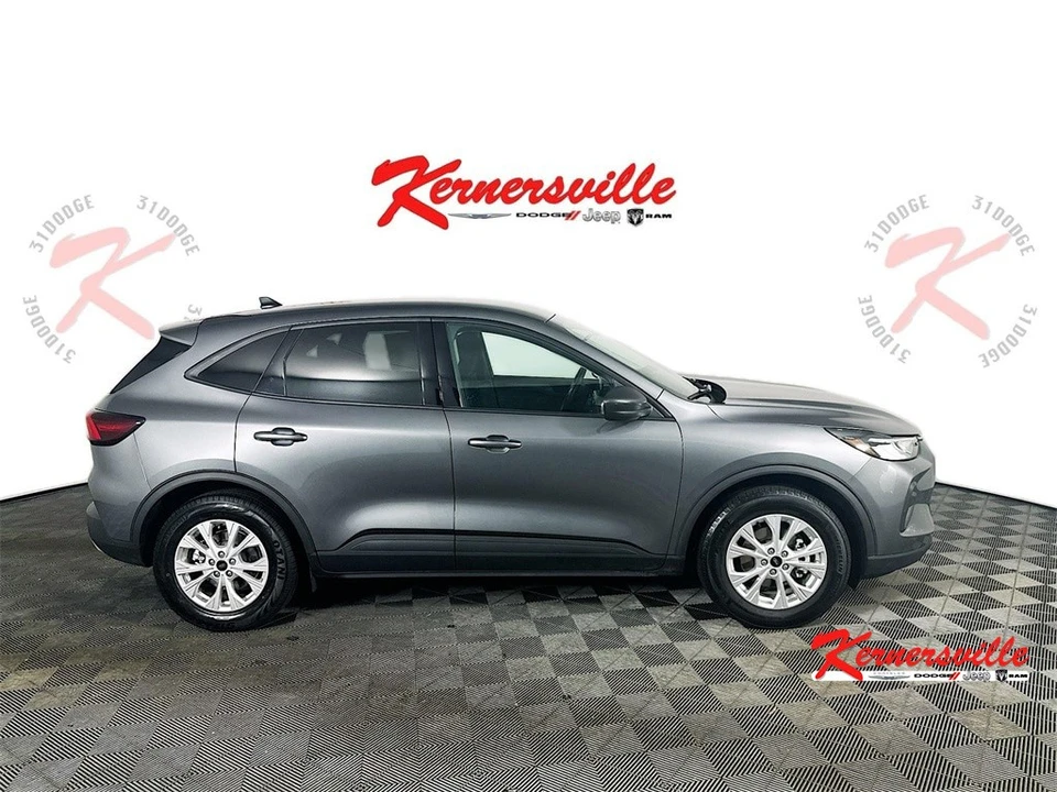 2025 Ford Escape - Image 8 of 21