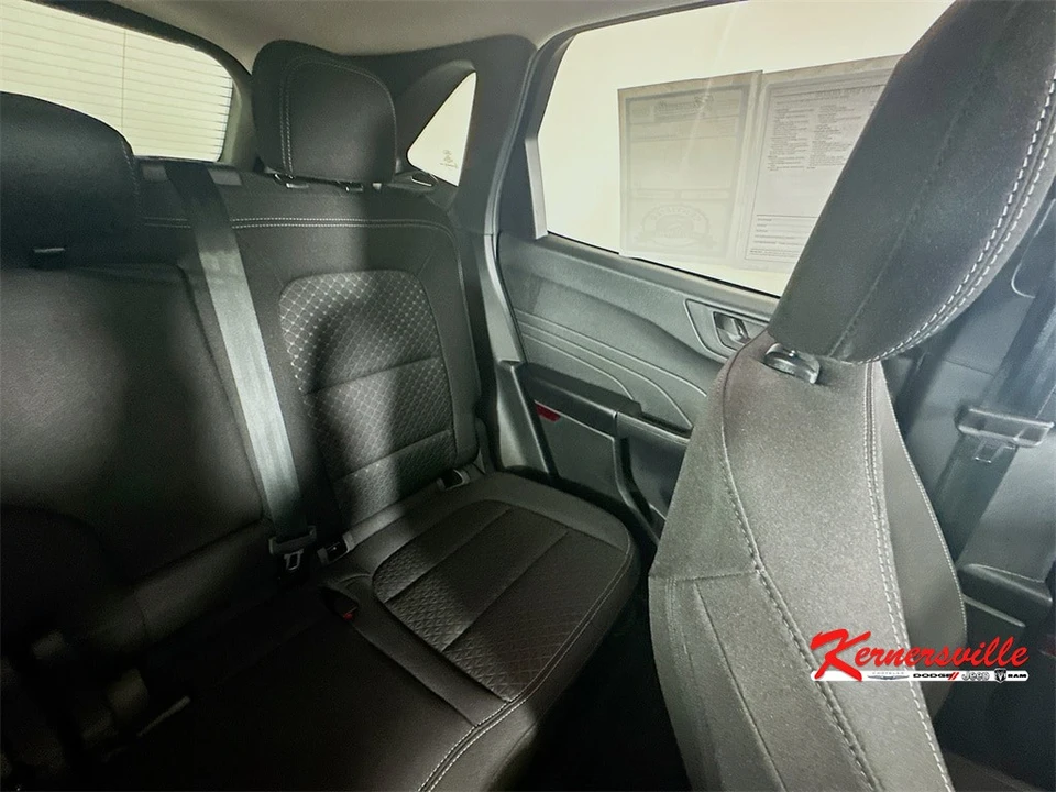 2025 Ford Escape - Image 14 of 21